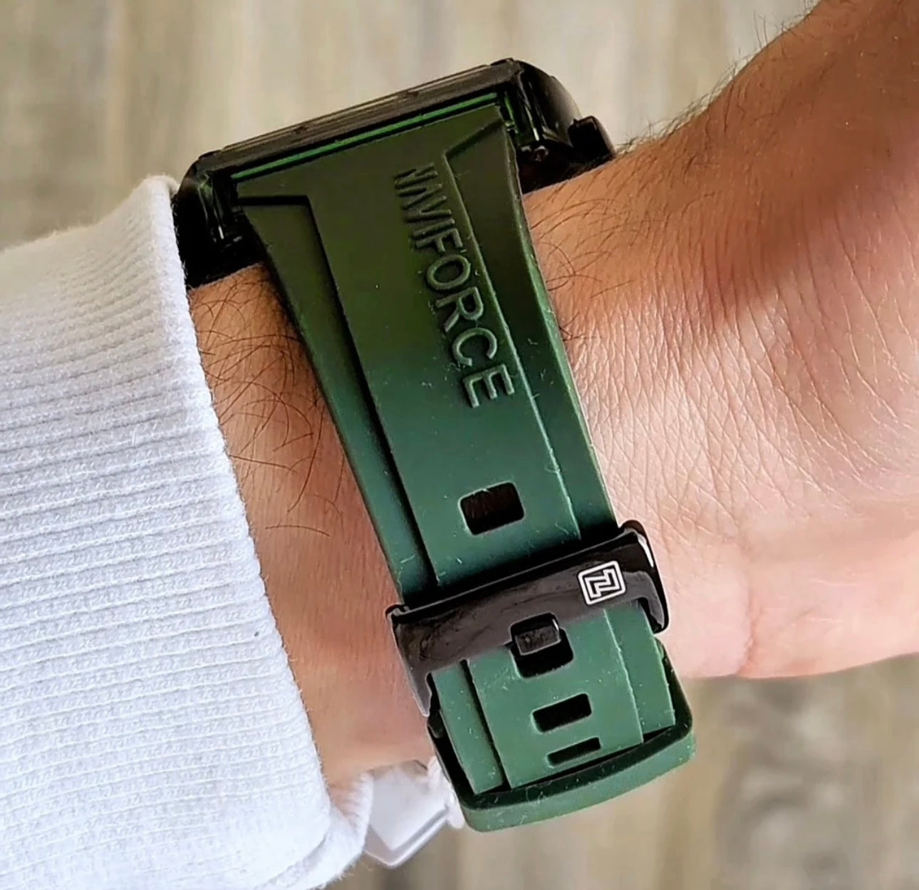 ساعة نايفيفورس الرياضية للرجال باللون الأخضر الزيتي | Naviforce Green Sporty Chronograph Men's Watch