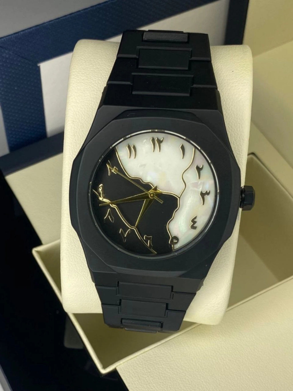 ساعة "أفق الأناقة" السوداء | "Horizon Elegance" Black Watch