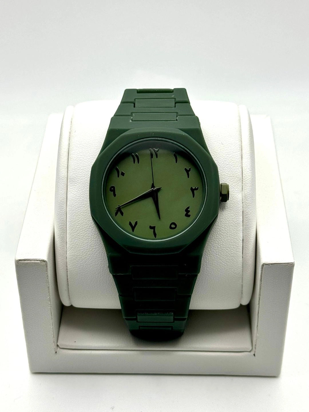 ساعة "أخضر النخبة" الكربوني | "Elite Green" Carbon Watch