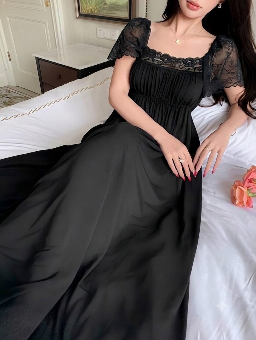 فستان منزلي ملكي بلمسات الدانتيل | Royal Lace-Trimmed Lounge Dress