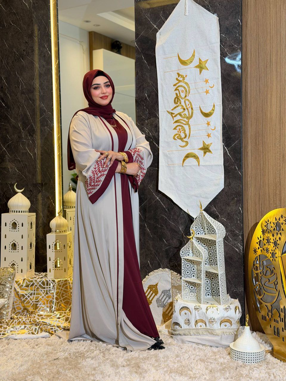 عباية ملكية بتصميم مفتوح وتطريزات جانبية | Royal Open Abaya with Side Embroidery