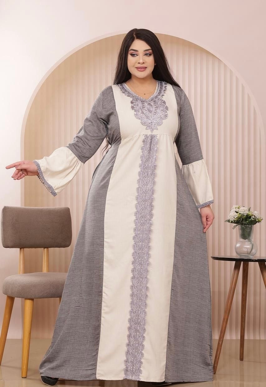 عباية ملكية مطرزة بتصميم تباين الألوان | Royal Embroidered Contrast Abaya