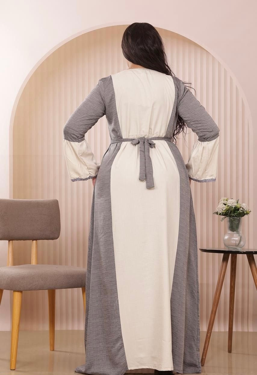 عباية ملكية مطرزة بتصميم تباين الألوان | Royal Embroidered Contrast Abaya