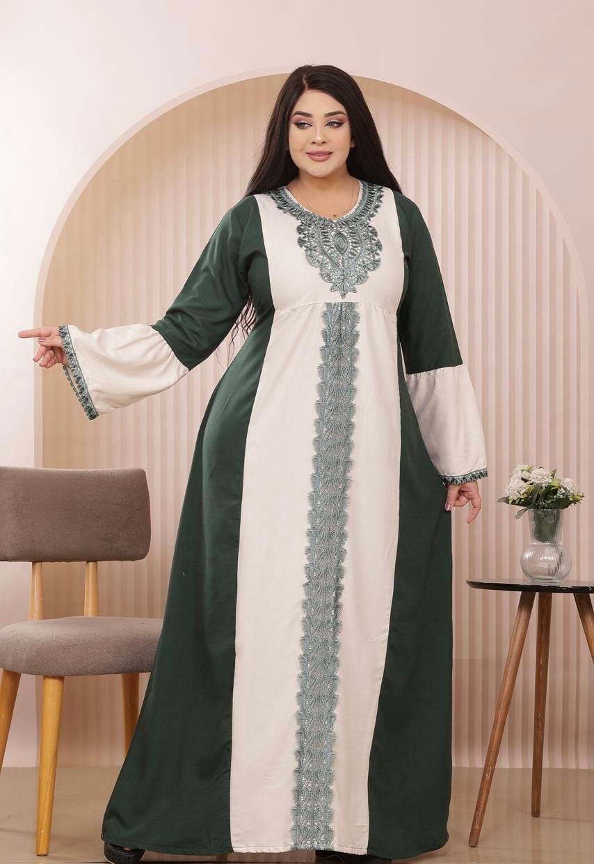 عباية ملكية مطرزة بتصميم تباين الألوان | Royal Embroidered Contrast Abaya