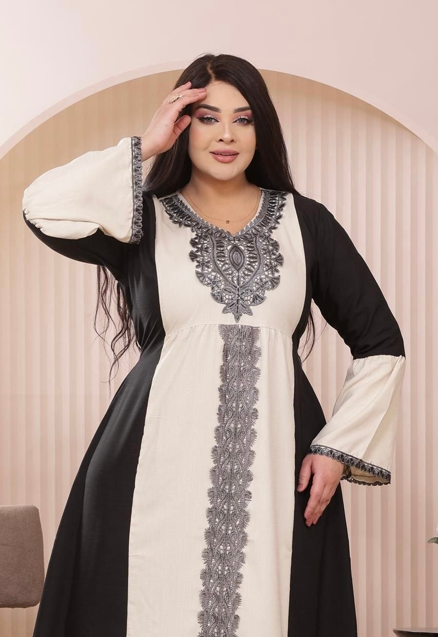 عباية ملكية مطرزة بتصميم تباين الألوان | Royal Embroidered Contrast Abaya