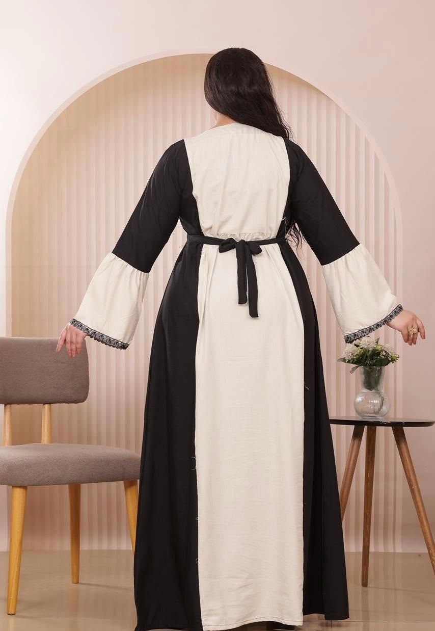 عباية ملكية مطرزة بتصميم تباين الألوان | Royal Embroidered Contrast Abaya