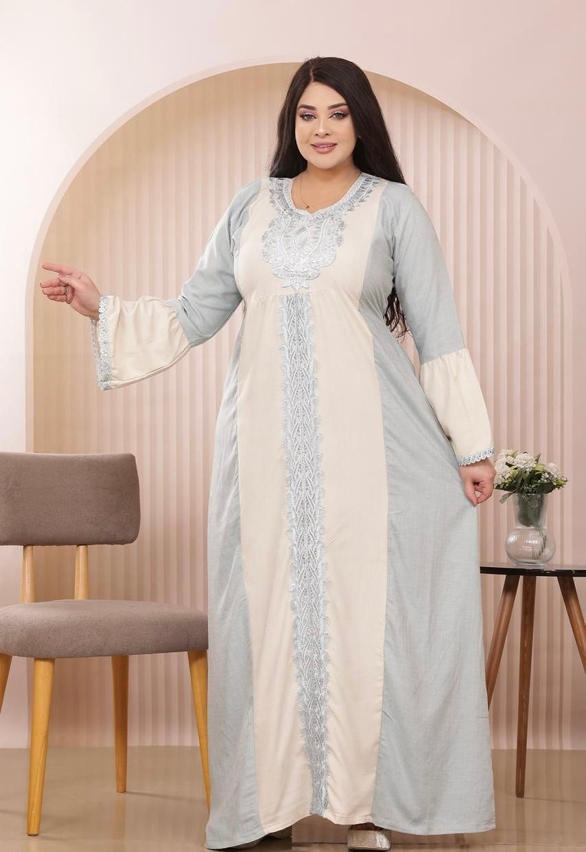 عباية ملكية مطرزة بتصميم تباين الألوان | Royal Embroidered Contrast Abaya