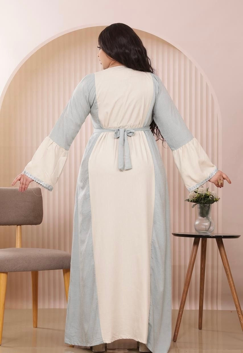عباية ملكية مطرزة بتصميم تباين الألوان | Royal Embroidered Contrast Abaya