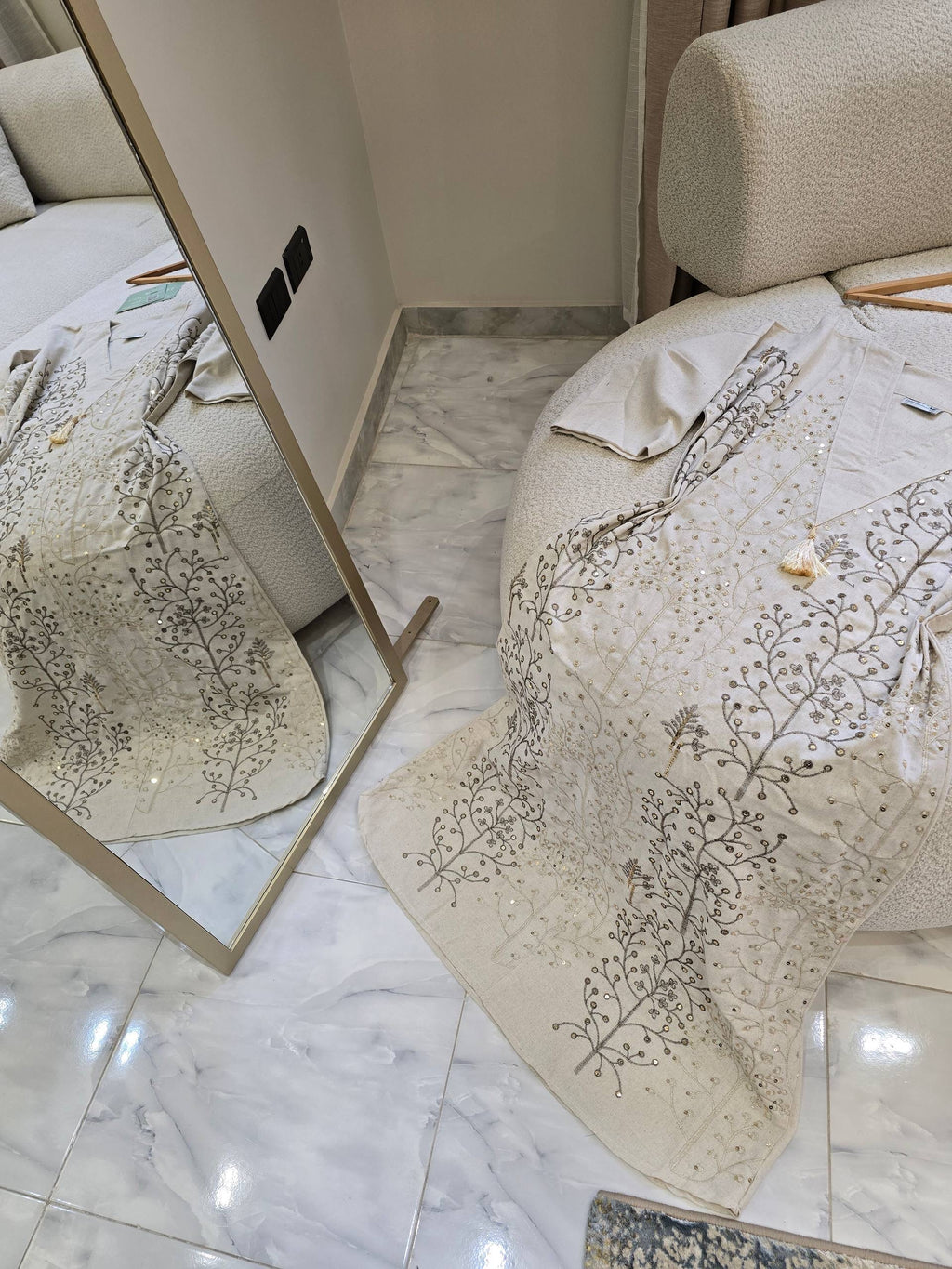 عباية ملكية بتطريزات ذهبية مستوحاة من الطبيعة | Royal Nature-Inspired Gold Embroidered Abaya