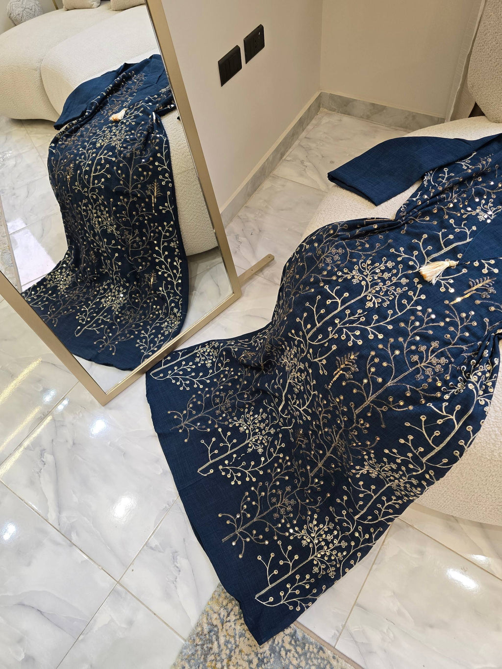عباية ملكية بتطريزات ذهبية مستوحاة من الطبيعة | Royal Nature-Inspired Gold Embroidered Abaya