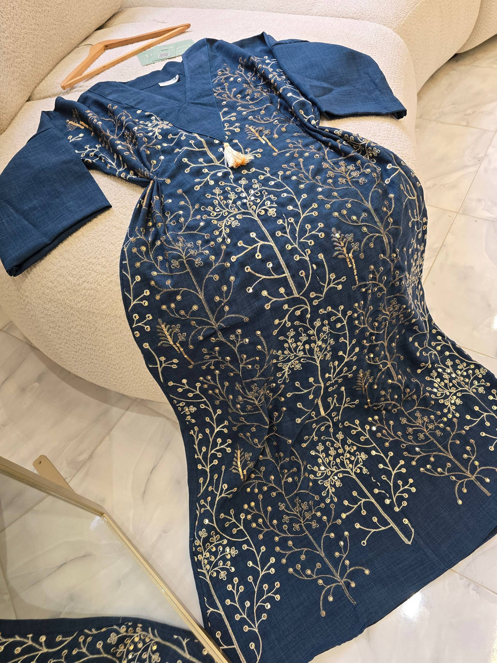 عباية ملكية بتطريزات ذهبية مستوحاة من الطبيعة | Royal Nature-Inspired Gold Embroidered Abaya