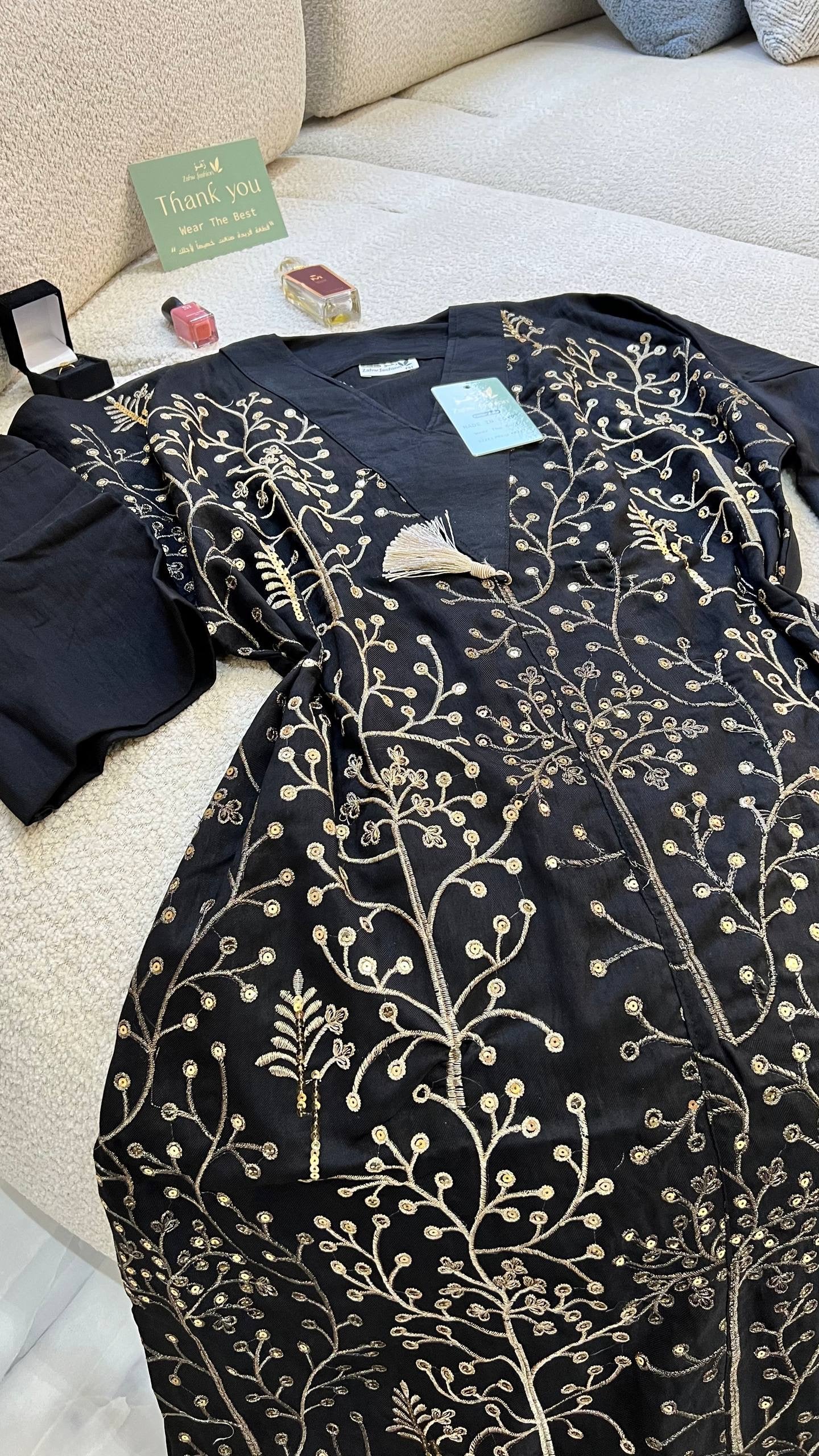 عباية ملكية بتطريزات ذهبية مستوحاة من الطبيعة | Royal Nature-Inspired Gold Embroidered Abaya