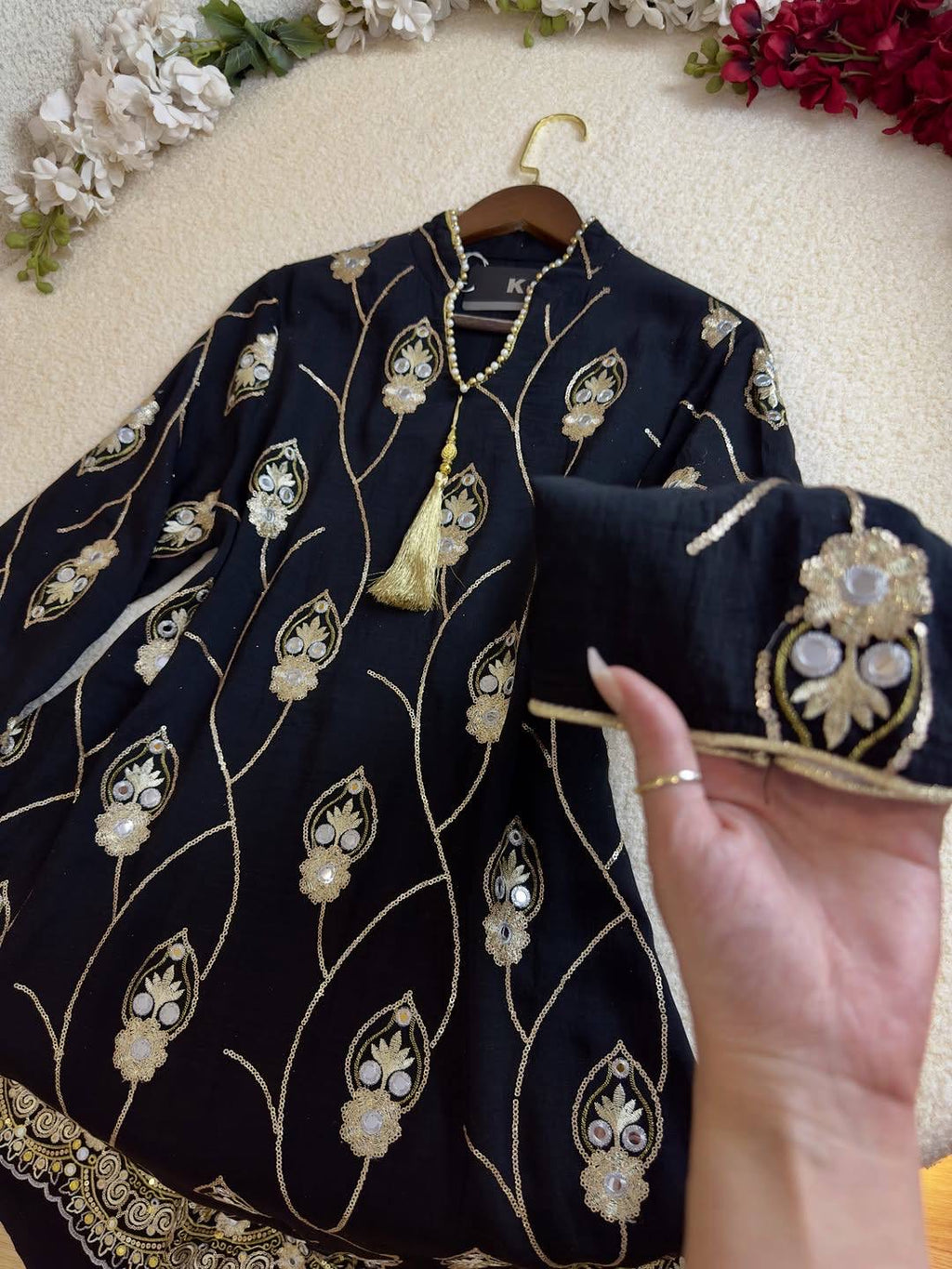 عباية ملكية مطرزة بنقوش هندسية فاخرة | Royal Geometric Embroidered Abaya