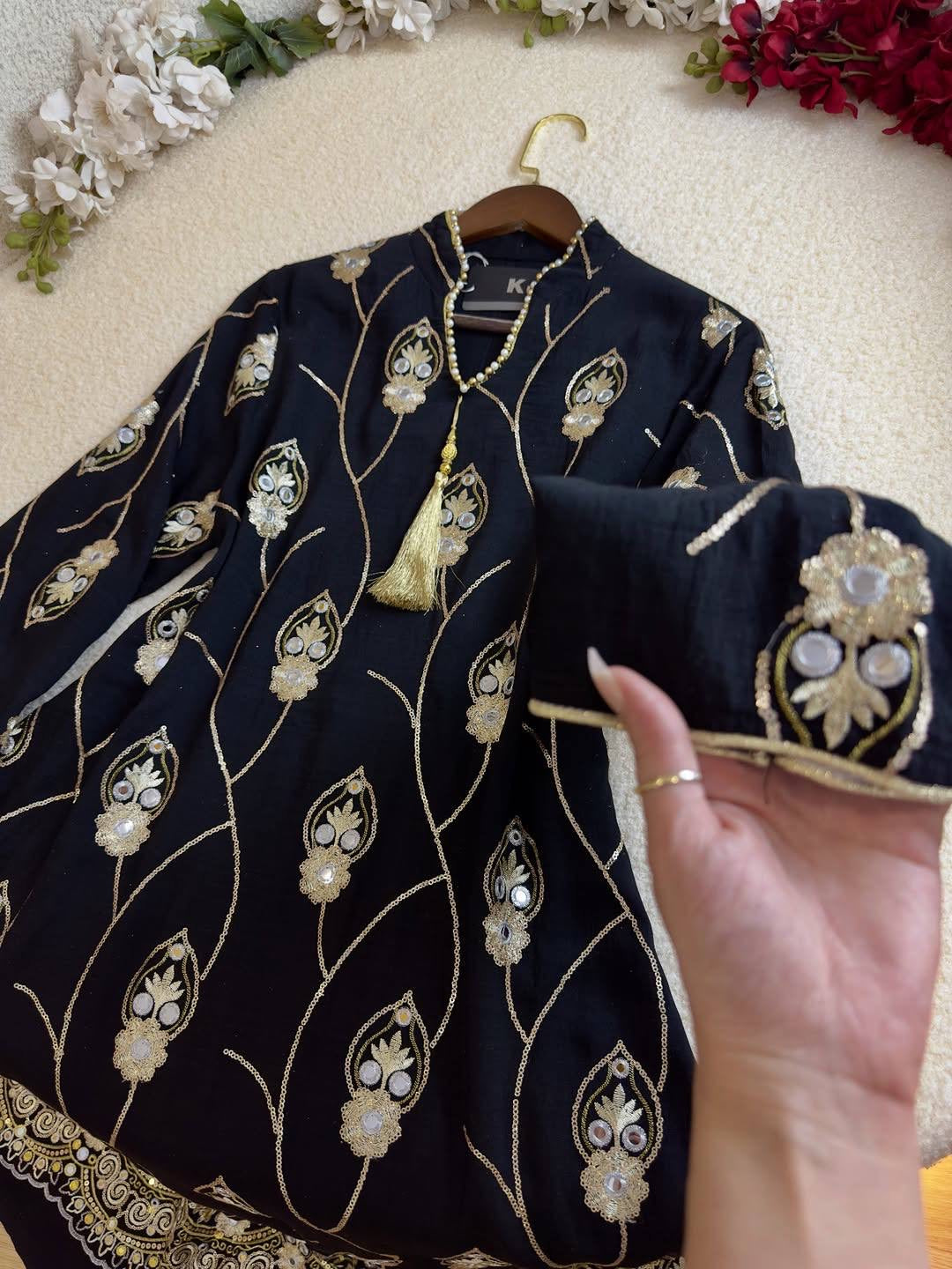 عباية ملكية مطرزة بنقوش هندسية فاخرة | Royal Geometric Embroidered Abaya