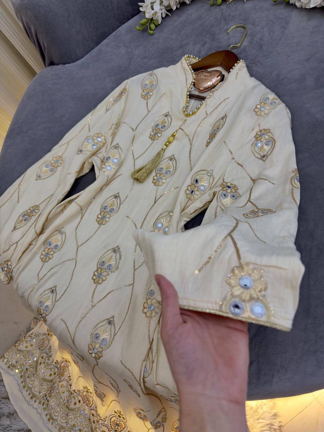 عباية ملكية مطرزة بنقوش هندسية فاخرة | Royal Geometric Embroidered Abaya