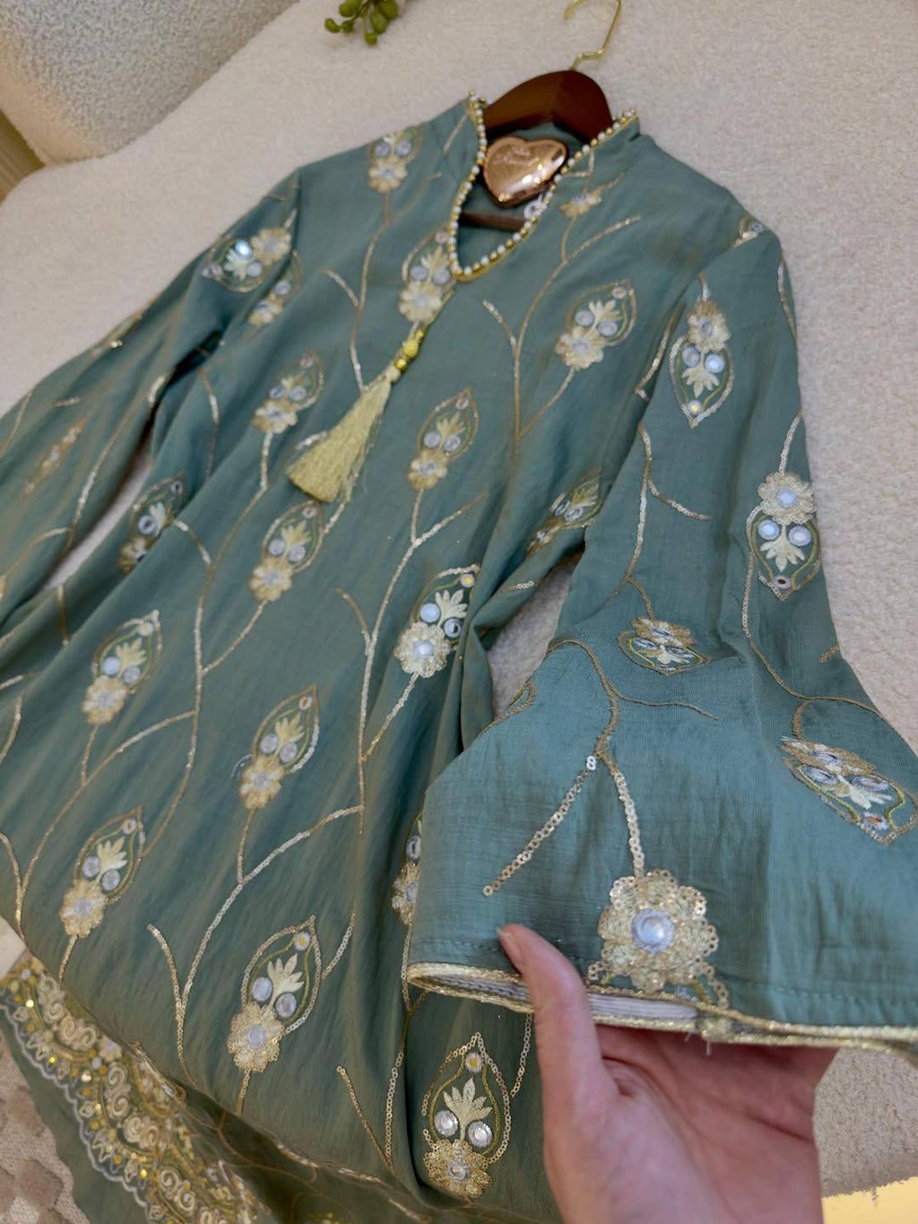 عباية ملكية مطرزة بنقوش هندسية فاخرة | Royal Geometric Embroidered Abaya