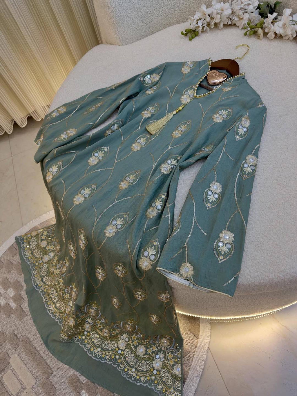 عباية ملكية مطرزة بنقوش هندسية فاخرة | Royal Geometric Embroidered Abaya