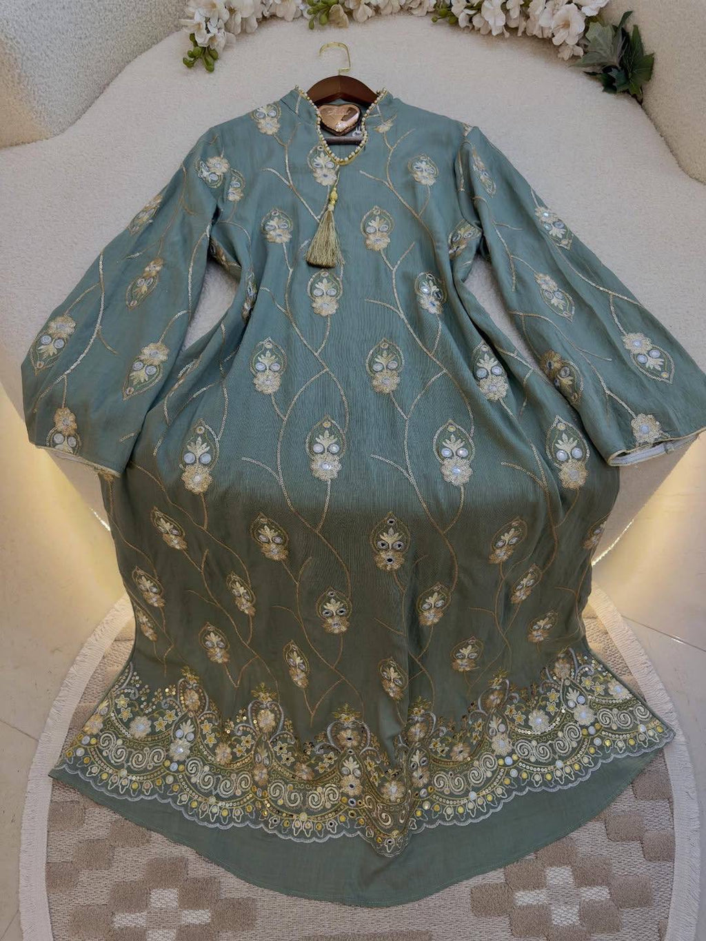 عباية ملكية مطرزة بنقوش هندسية فاخرة | Royal Geometric Embroidered Abaya