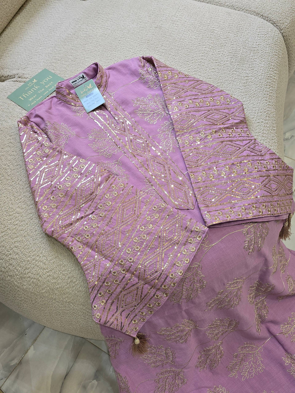 عباية ملكية بتطريزات هندسية وخامة الكتان الصيفية الفاخرة | Royal Geometric Embroidered Abaya in Premium Summer Linen