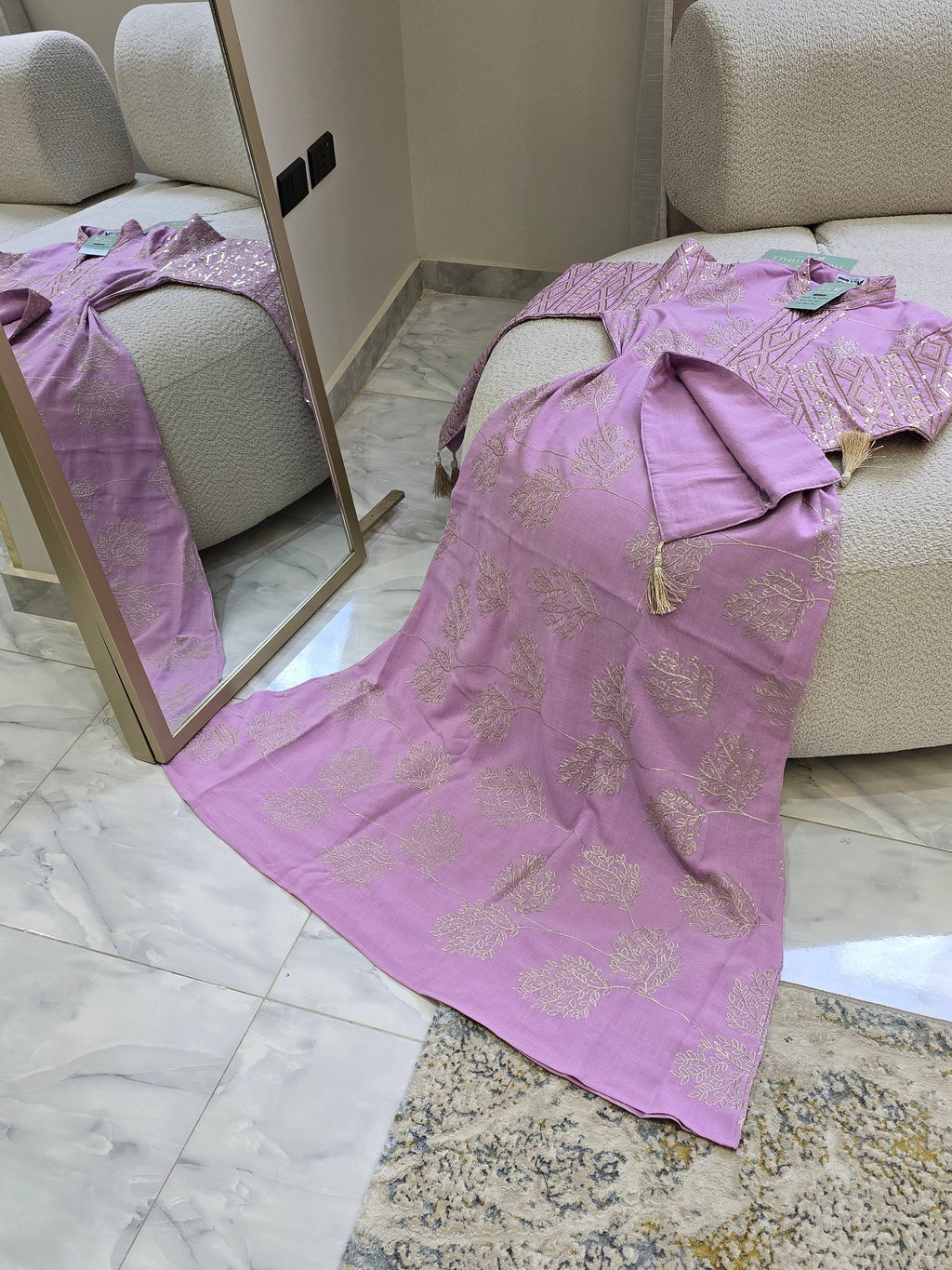 عباية ملكية بتطريزات هندسية وخامة الكتان الصيفية الفاخرة | Royal Geometric Embroidered Abaya in Premium Summer Linen