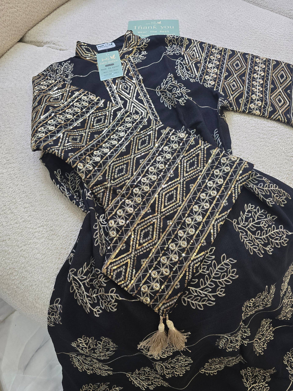 عباية ملكية بتطريزات هندسية وخامة الكتان الصيفية الفاخرة | Royal Geometric Embroidered Abaya in Premium Summer Linen