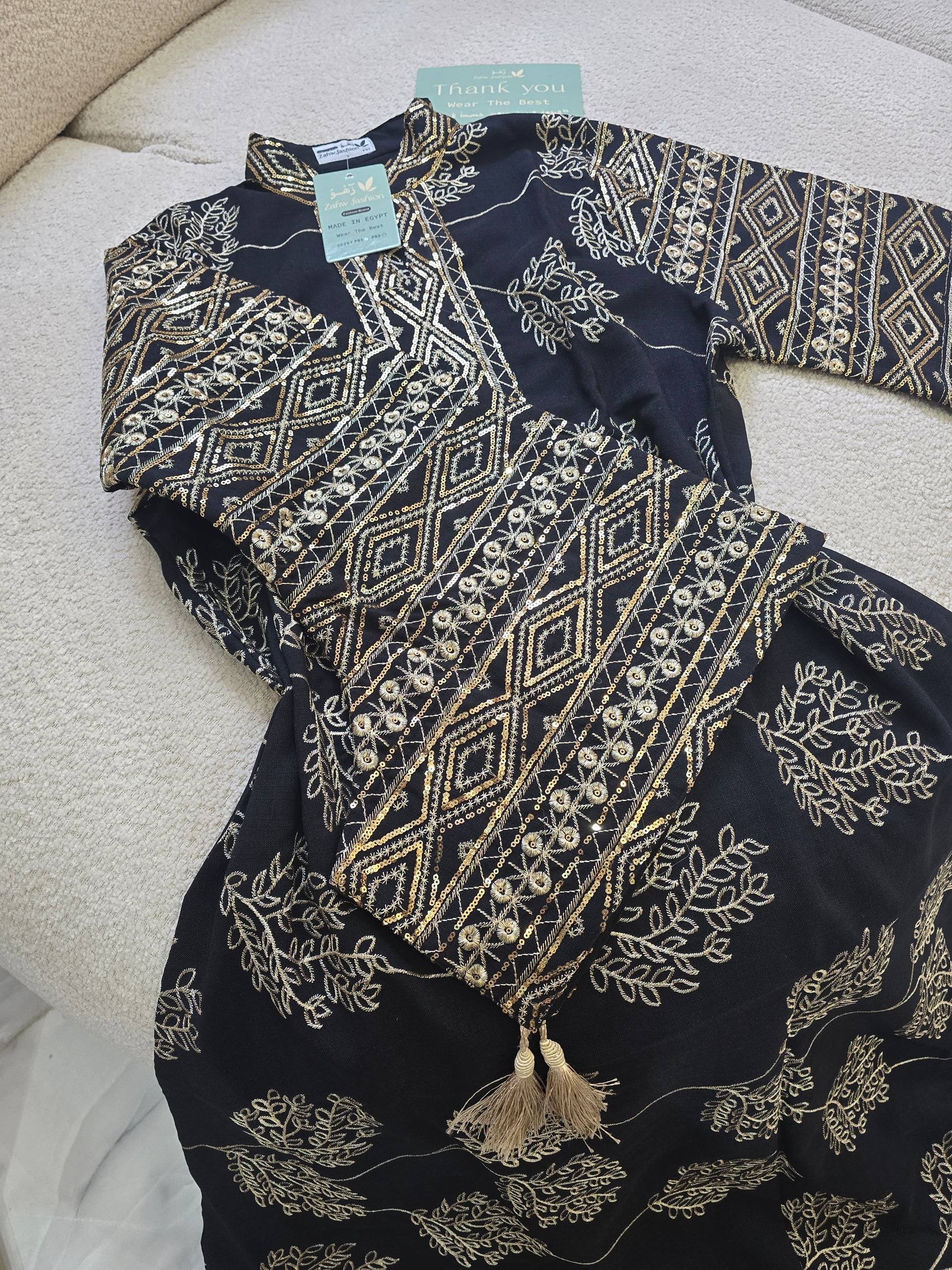 عباية ملكية بتطريزات هندسية وخامة الكتان الصيفية الفاخرة | Royal Geometric Embroidered Abaya in Premium Summer Linen
