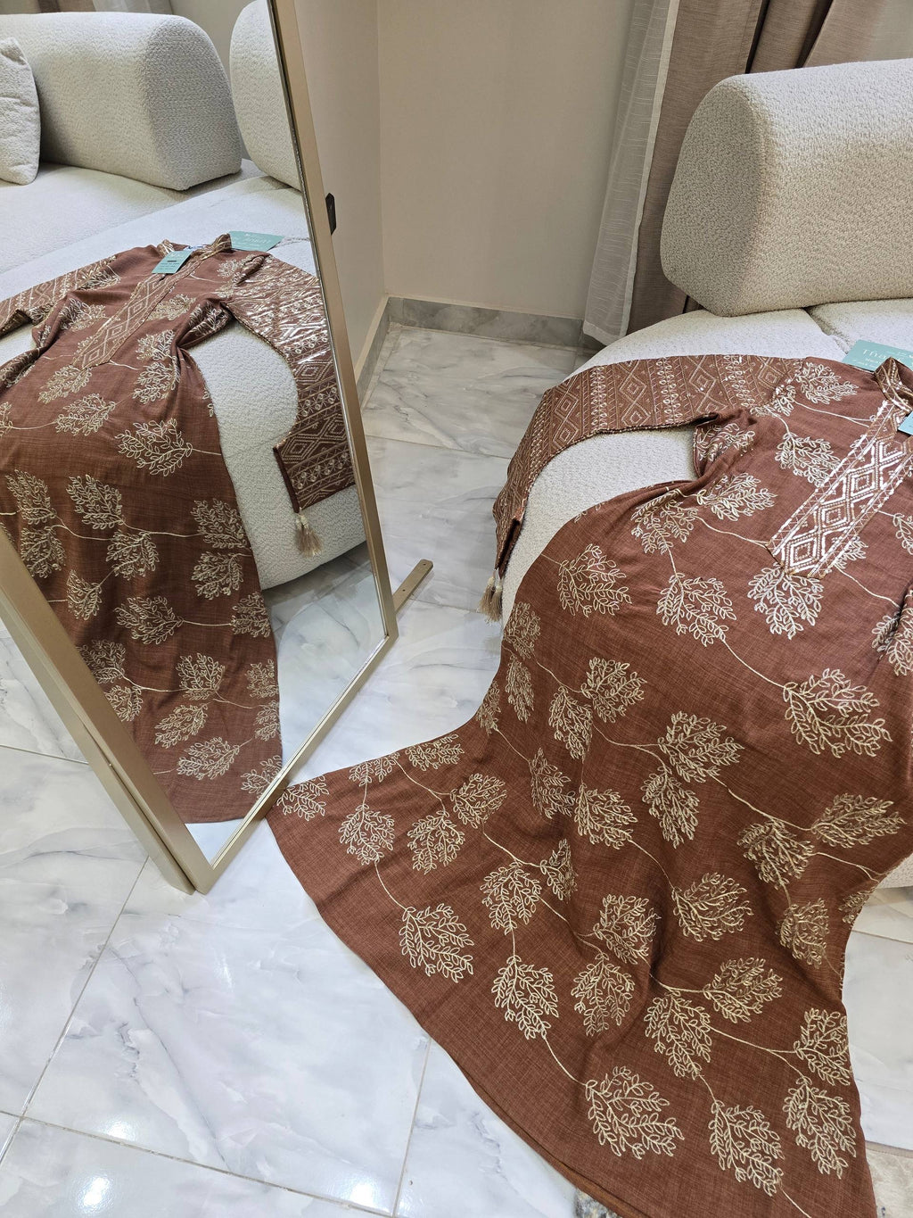 عباية ملكية بتطريزات هندسية وخامة الكتان الصيفية الفاخرة | Royal Geometric Embroidered Abaya in Premium Summer Linen