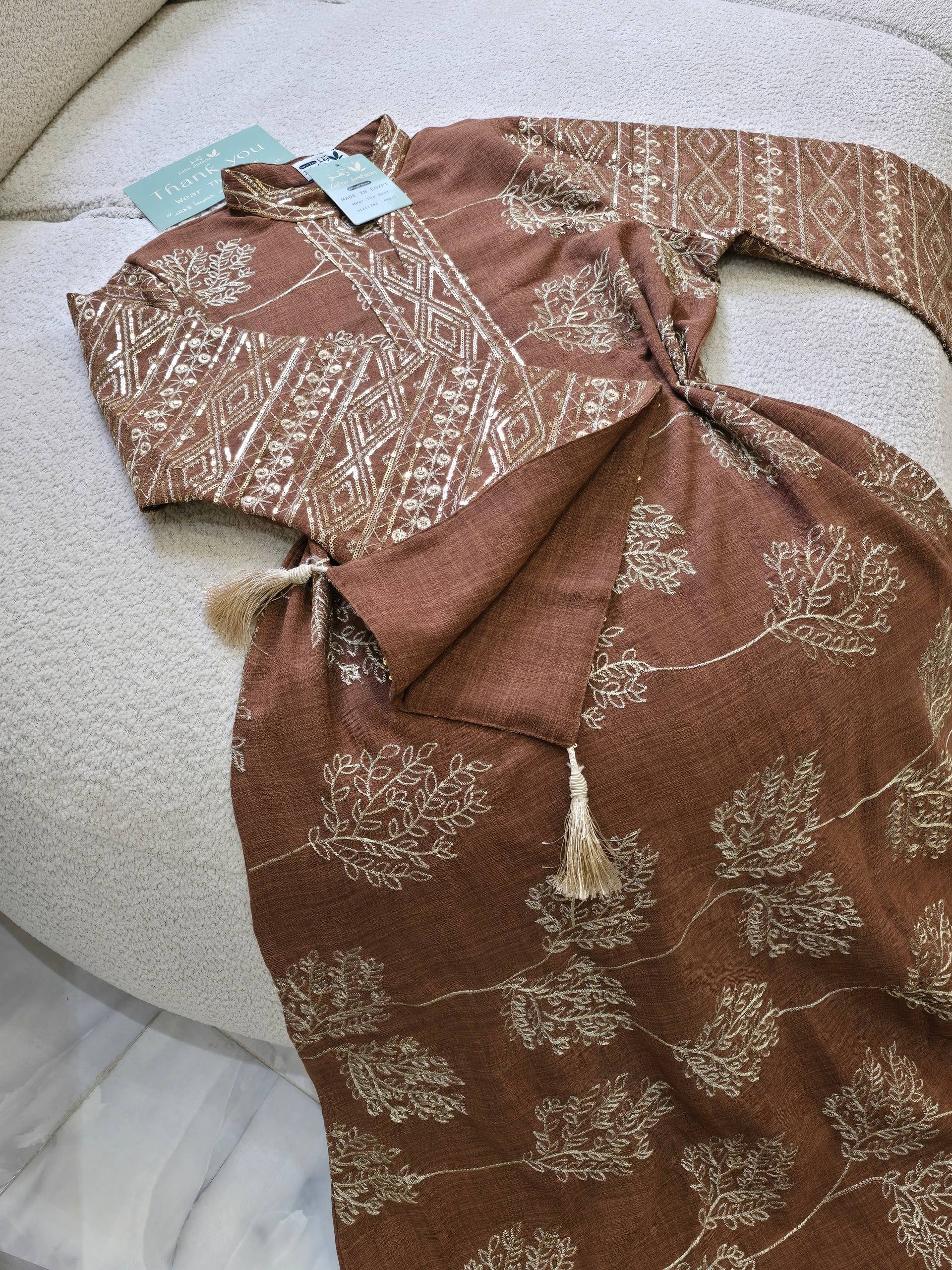 عباية ملكية بتطريزات هندسية وخامة الكتان الصيفية الفاخرة | Royal Geometric Embroidered Abaya in Premium Summer Linen