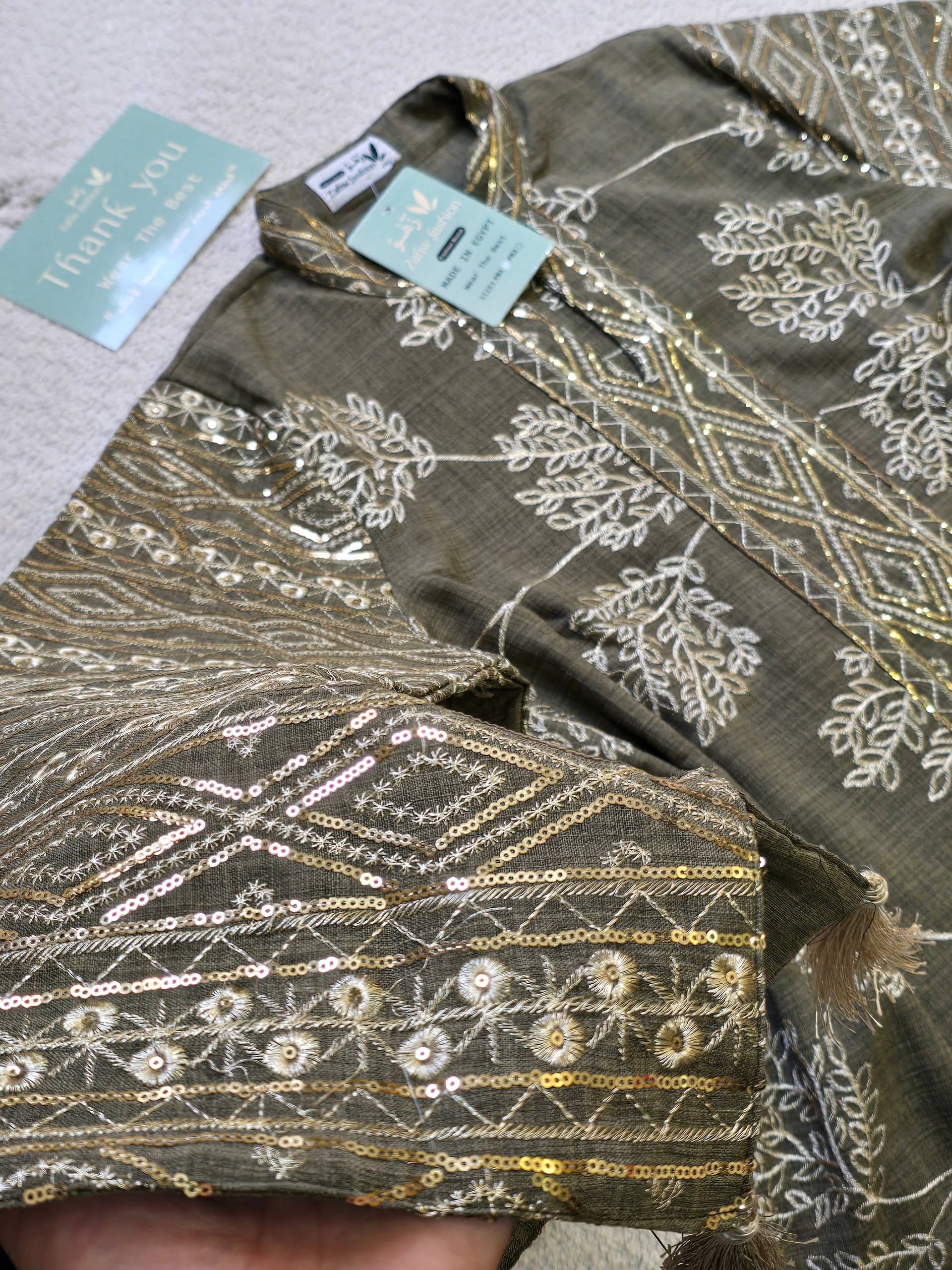 عباية ملكية بتطريزات هندسية وخامة الكتان الصيفية الفاخرة | Royal Geometric Embroidered Abaya in Premium Summer Linen