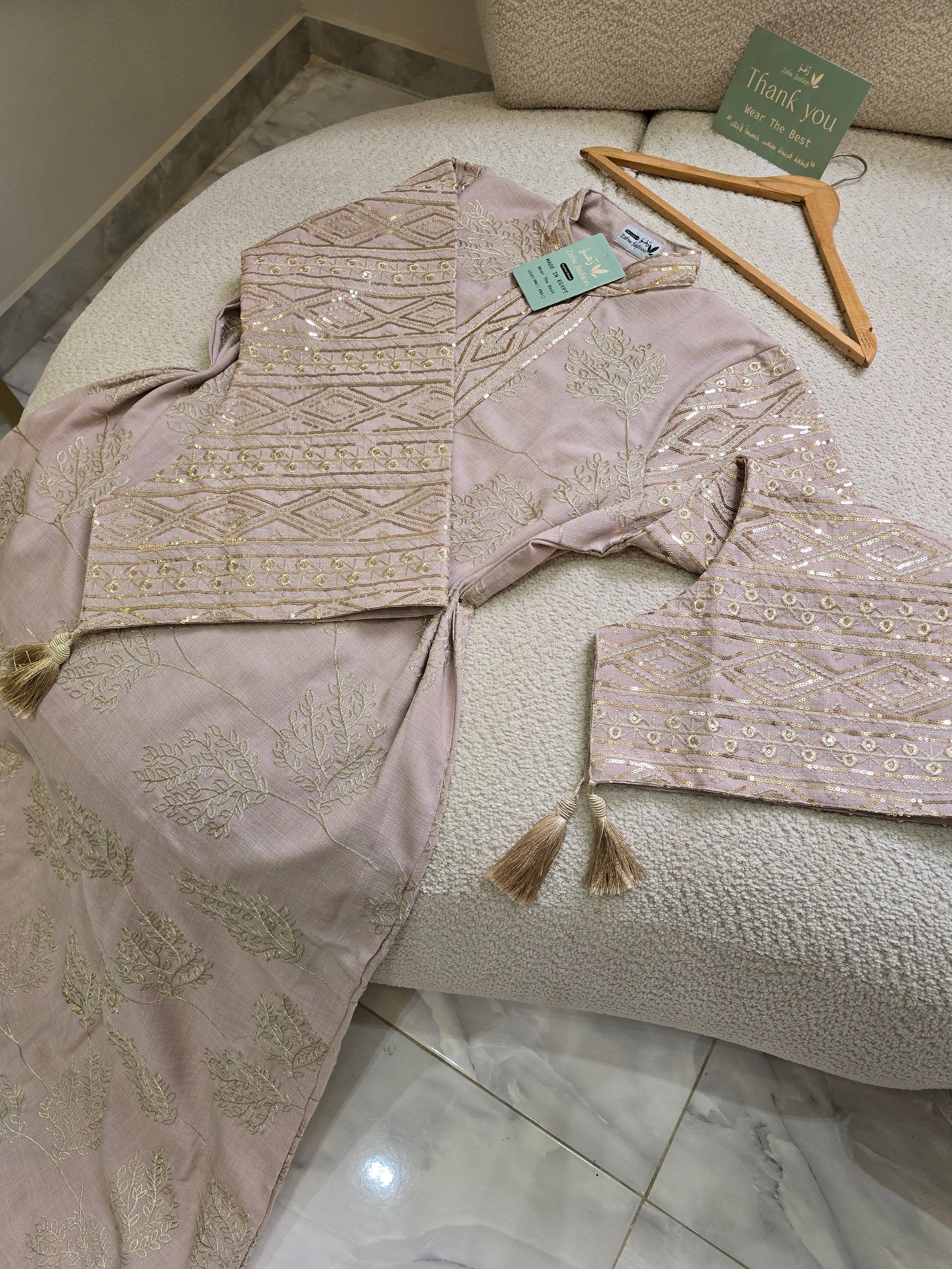عباية ملكية بتطريزات هندسية وخامة الكتان الصيفية الفاخرة | Royal Geometric Embroidered Abaya in Premium Summer Linen