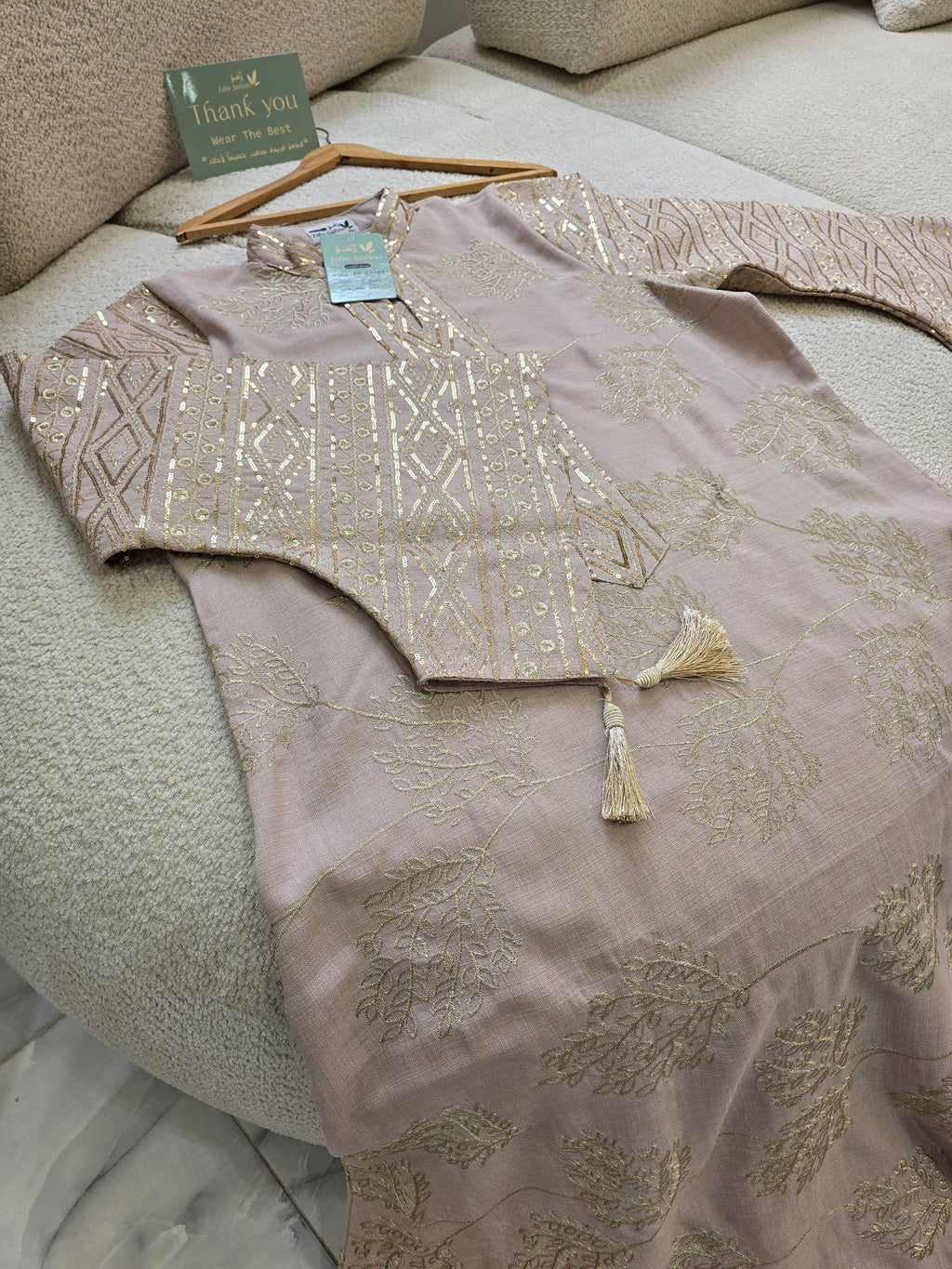 عباية ملكية بتطريزات هندسية وخامة الكتان الصيفية الفاخرة | Royal Geometric Embroidered Abaya in Premium Summer Linen