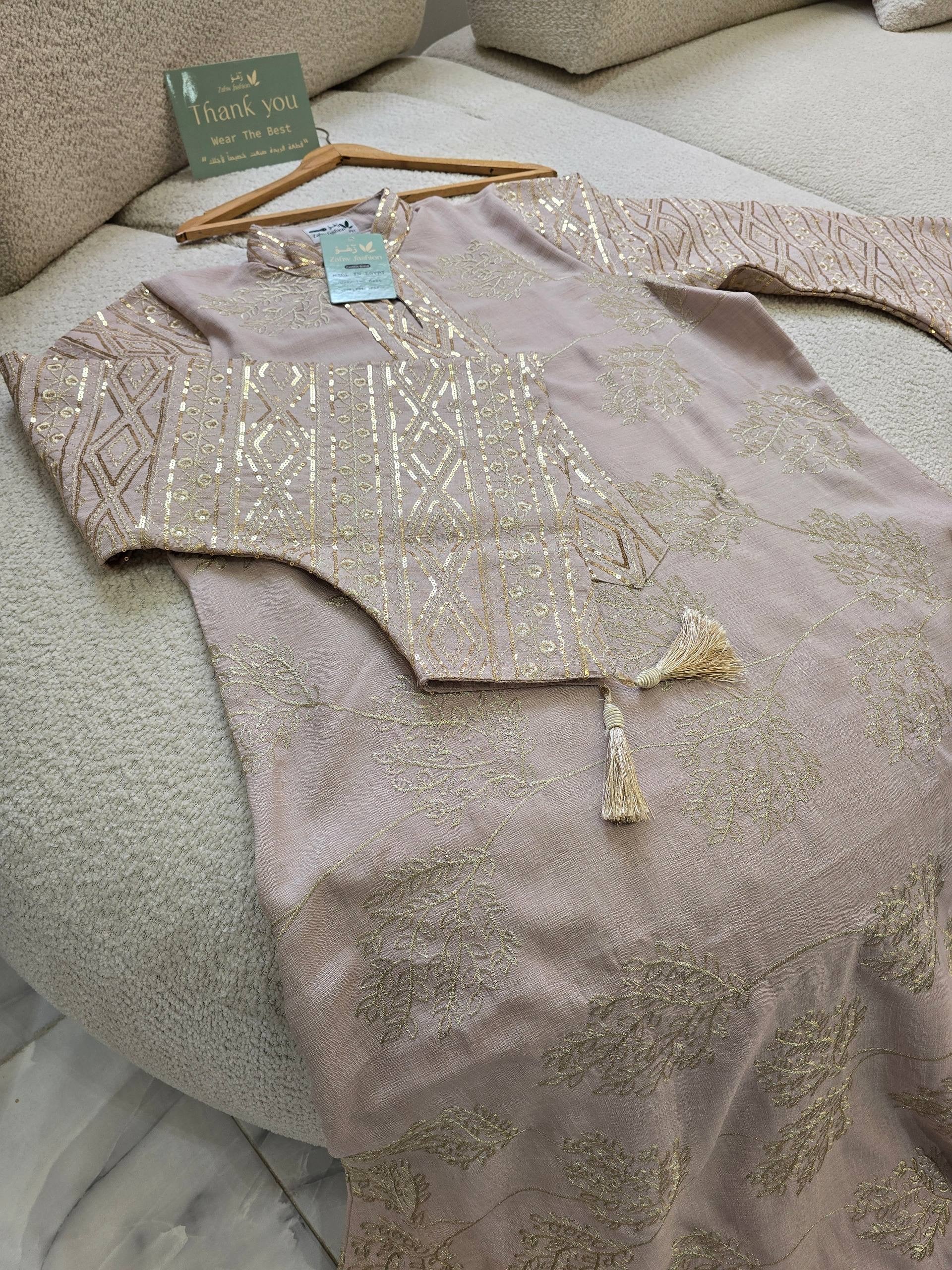 عباية ملكية بتطريزات هندسية وخامة الكتان الصيفية الفاخرة | Royal Geometric Embroidered Abaya in Premium Summer Linen