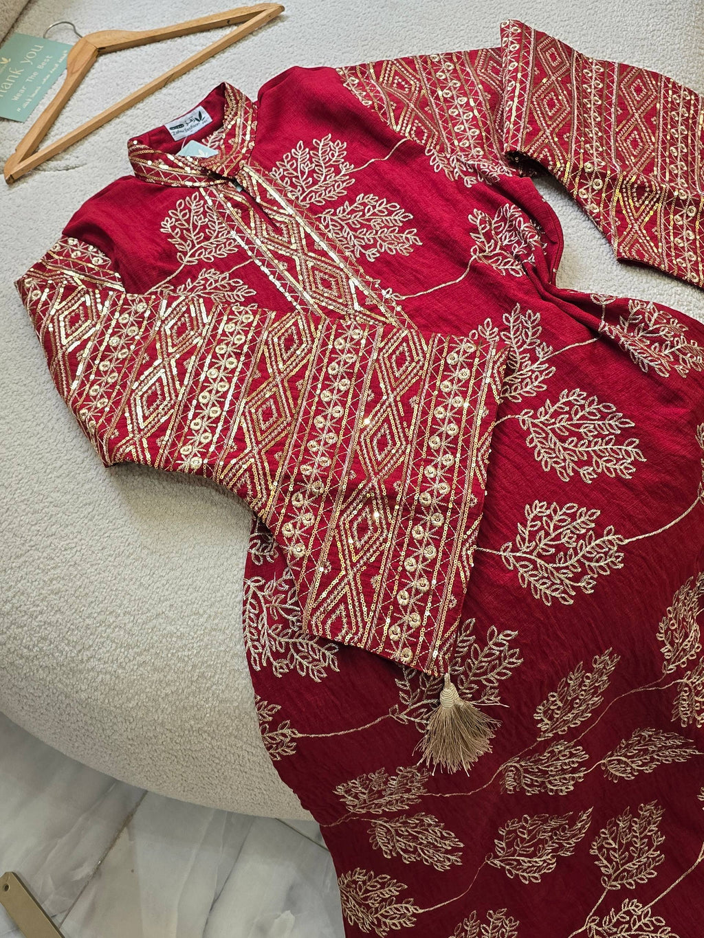 عباية ملكية بتطريزات هندسية وخامة الكتان الصيفية الفاخرة | Royal Geometric Embroidered Abaya in Premium Summer Linen