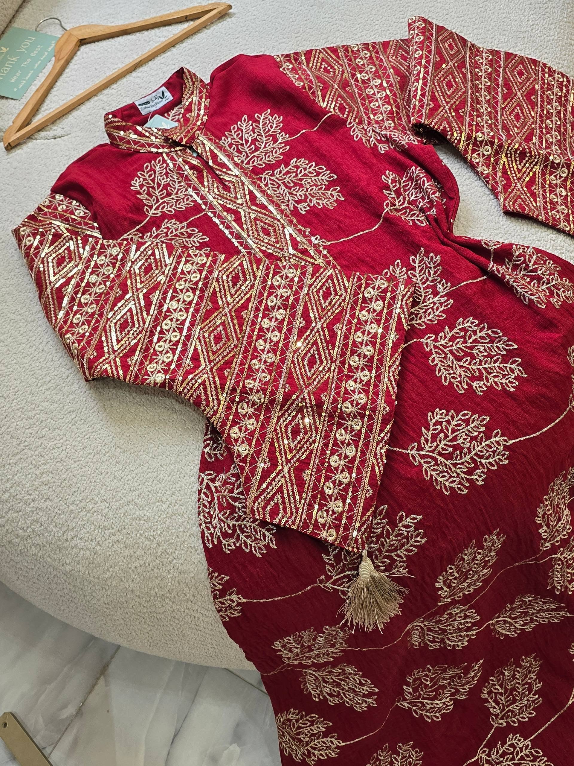 عباية ملكية بتطريزات هندسية وخامة الكتان الصيفية الفاخرة | Royal Geometric Embroidered Abaya in Premium Summer Linen
