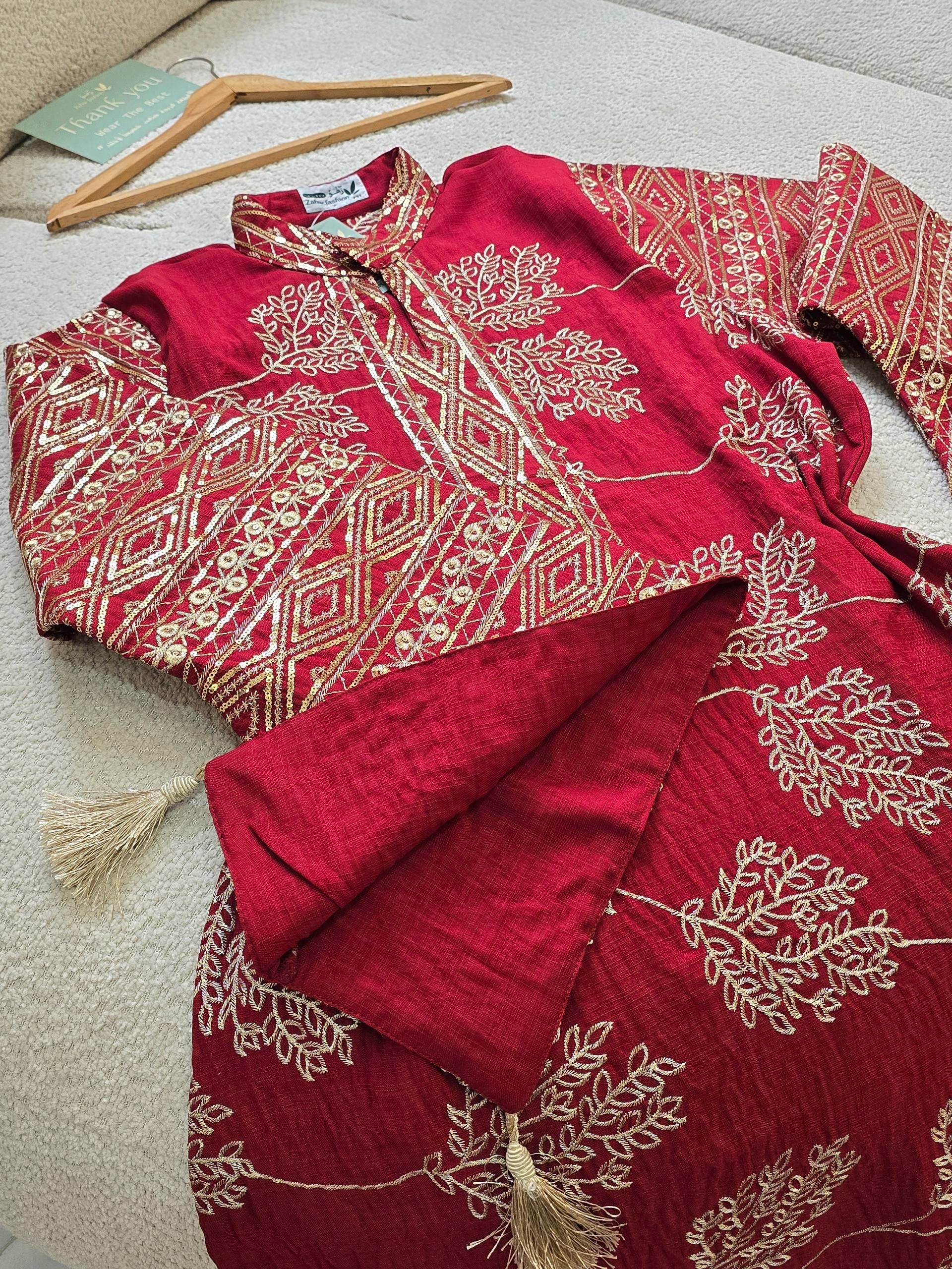 عباية ملكية بتطريزات هندسية وخامة الكتان الصيفية الفاخرة | Royal Geometric Embroidered Abaya in Premium Summer Linen