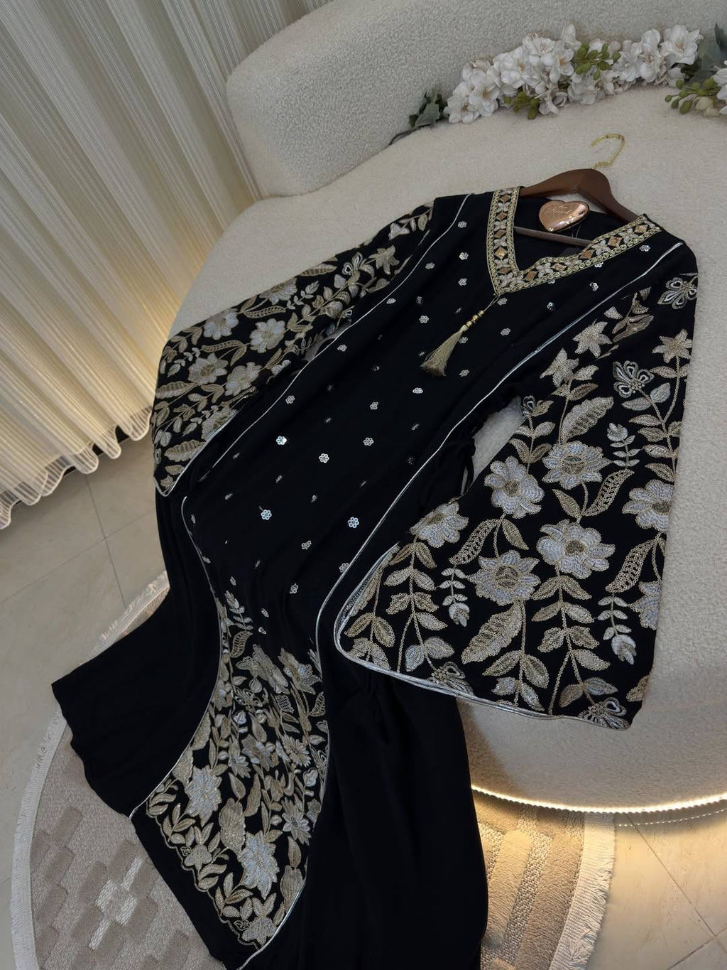 عباية ملكية مطرزة بنقوش هندسية فاخرة | Royal Geometric Embroidered Abaya