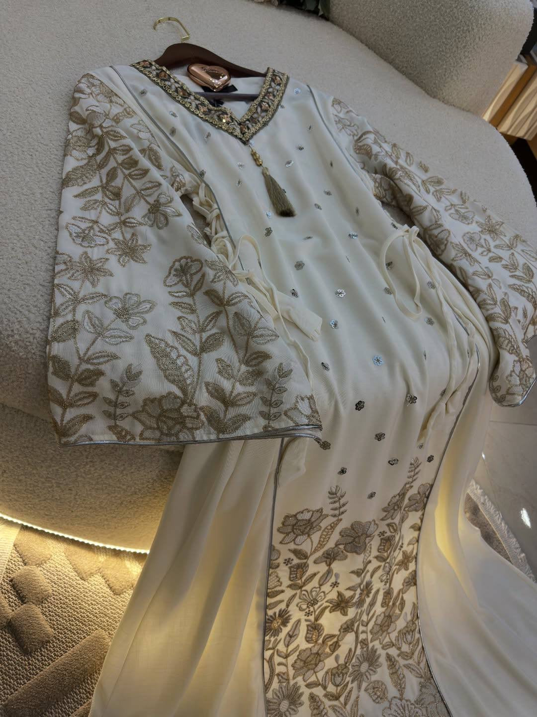 عباية ملكية مطرزة بنقوش هندسية فاخرة | Royal Geometric Embroidered Abaya