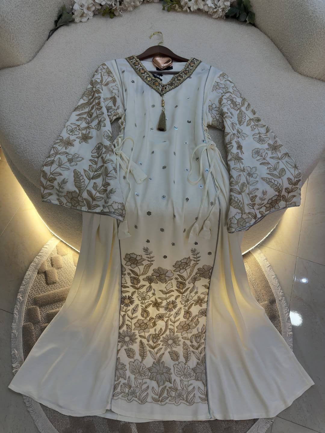 عباية ملكية مطرزة بنقوش هندسية فاخرة | Royal Geometric Embroidered Abaya