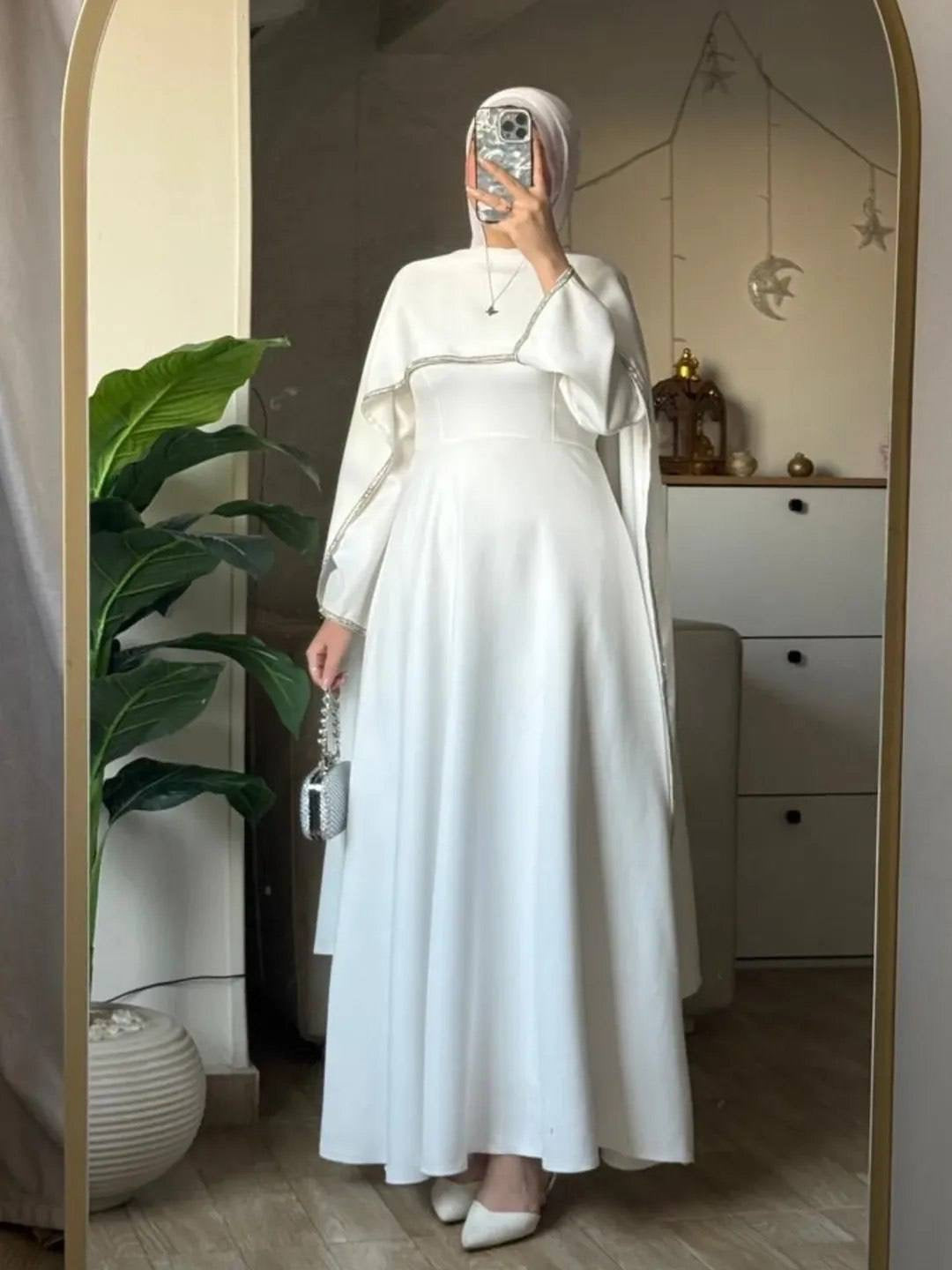 عباية ملكية بلمسة "الكيب" وخامة انسيابية فاخرة | Royal Cape-Style Abaya in Premium Flowy Fabric