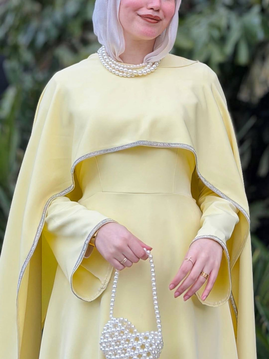 عباية ملكية بلمسة "الكيب" وخامة انسيابية فاخرة | Royal Cape-Style Abaya in Premium Flowy Fabric