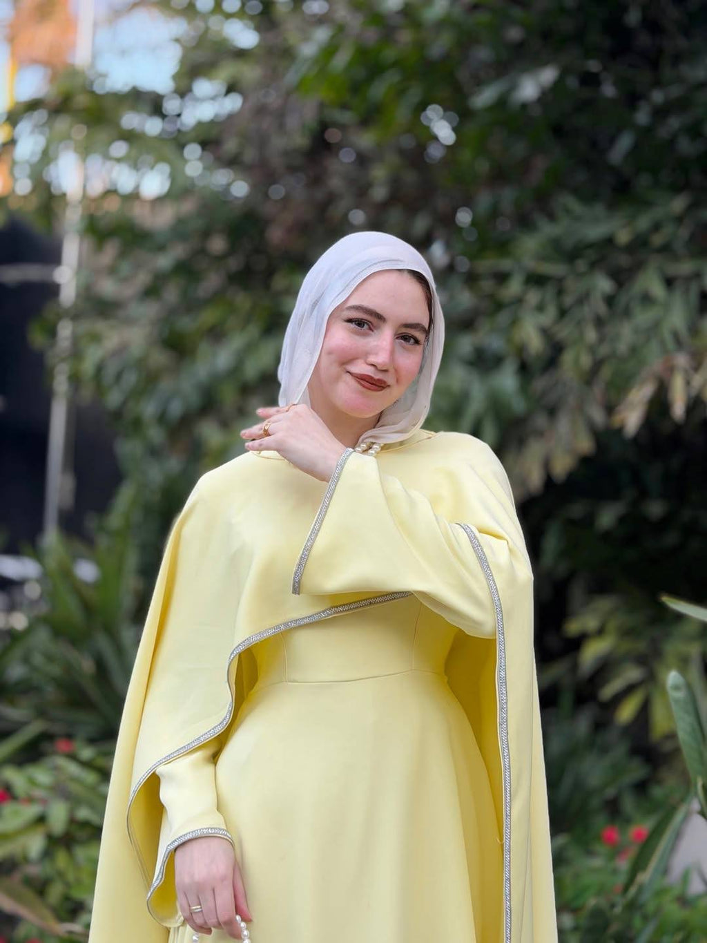 عباية ملكية بلمسة "الكيب" وخامة انسيابية فاخرة | Royal Cape-Style Abaya in Premium Flowy Fabric