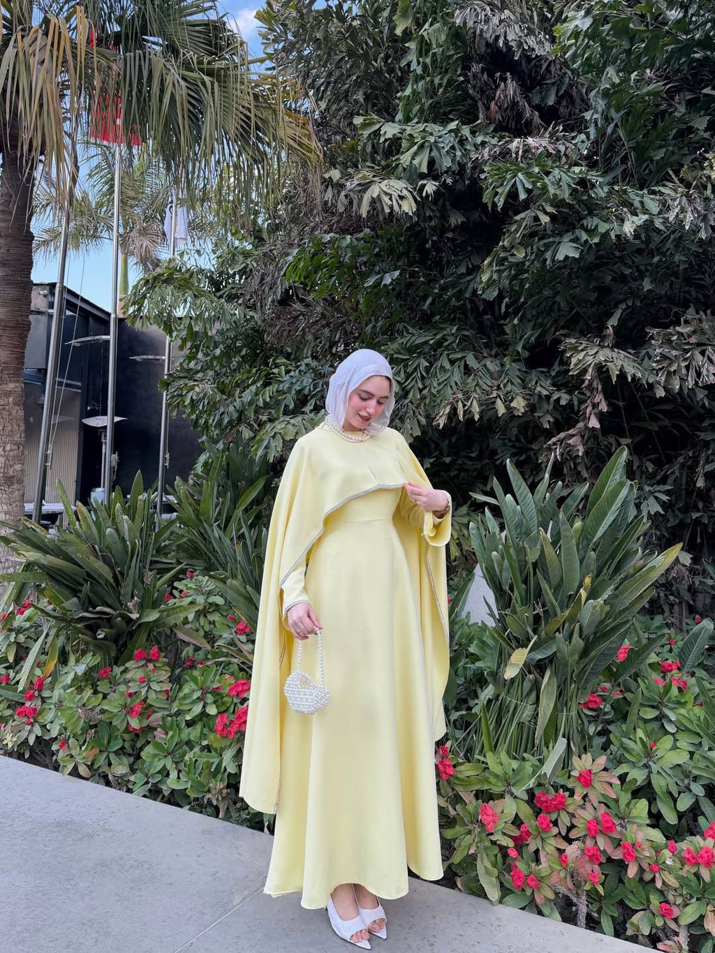 عباية ملكية بلمسة "الكيب" وخامة انسيابية فاخرة | Royal Cape-Style Abaya in Premium Flowy Fabric