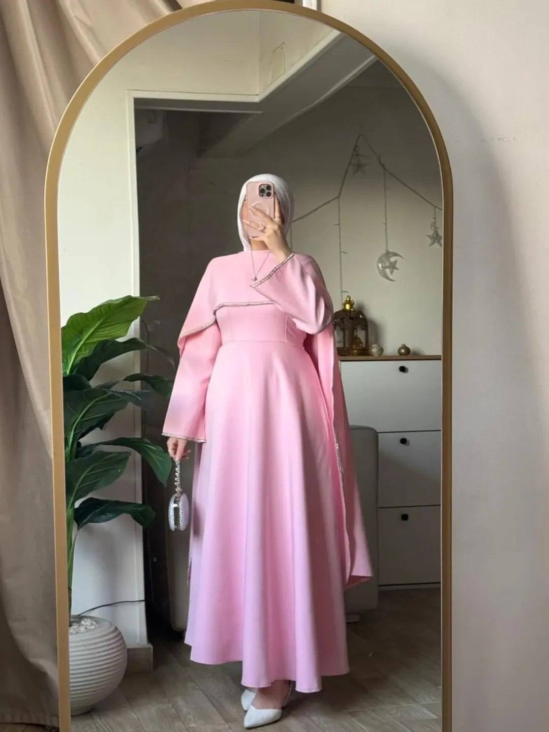 عباية ملكية بلمسة "الكيب" وخامة انسيابية فاخرة | Royal Cape-Style Abaya in Premium Flowy Fabric