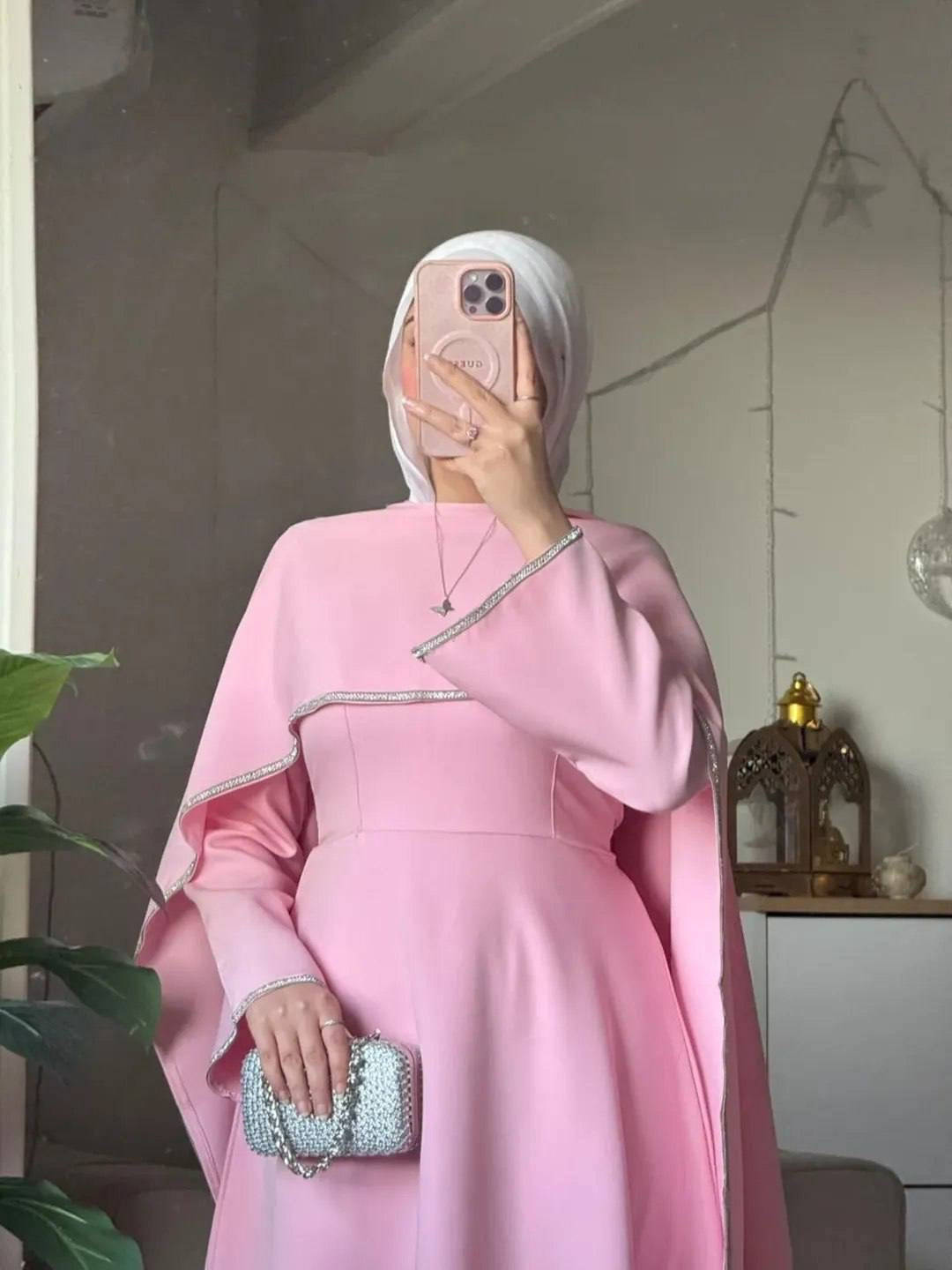عباية ملكية بلمسة "الكيب" وخامة انسيابية فاخرة | Royal Cape-Style Abaya in Premium Flowy Fabric