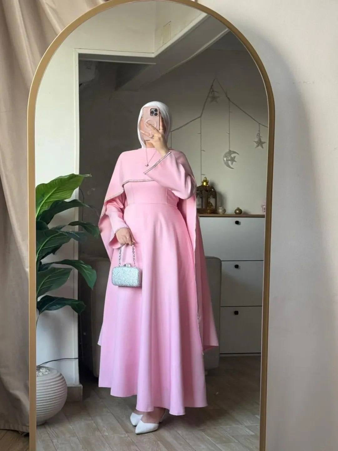 عباية ملكية بلمسة "الكيب" وخامة انسيابية فاخرة | Royal Cape-Style Abaya in Premium Flowy Fabric