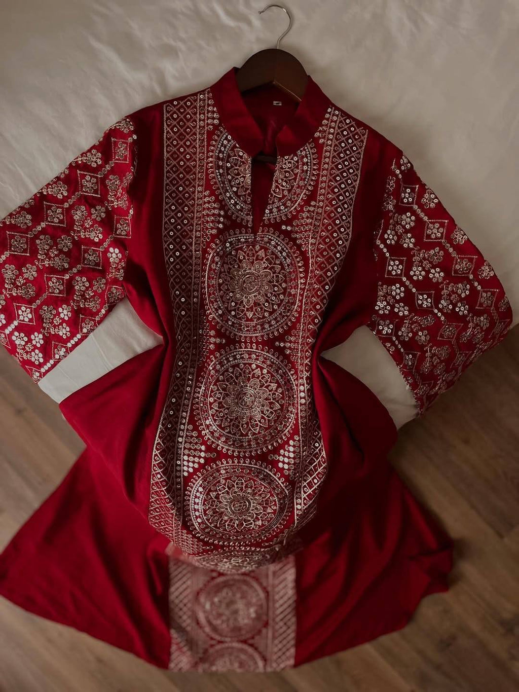 عباية ملكية بتطريزات دائرية فاخرة وخامة راقية | Royal Circular Embroidered Abaya in Premium Fabric