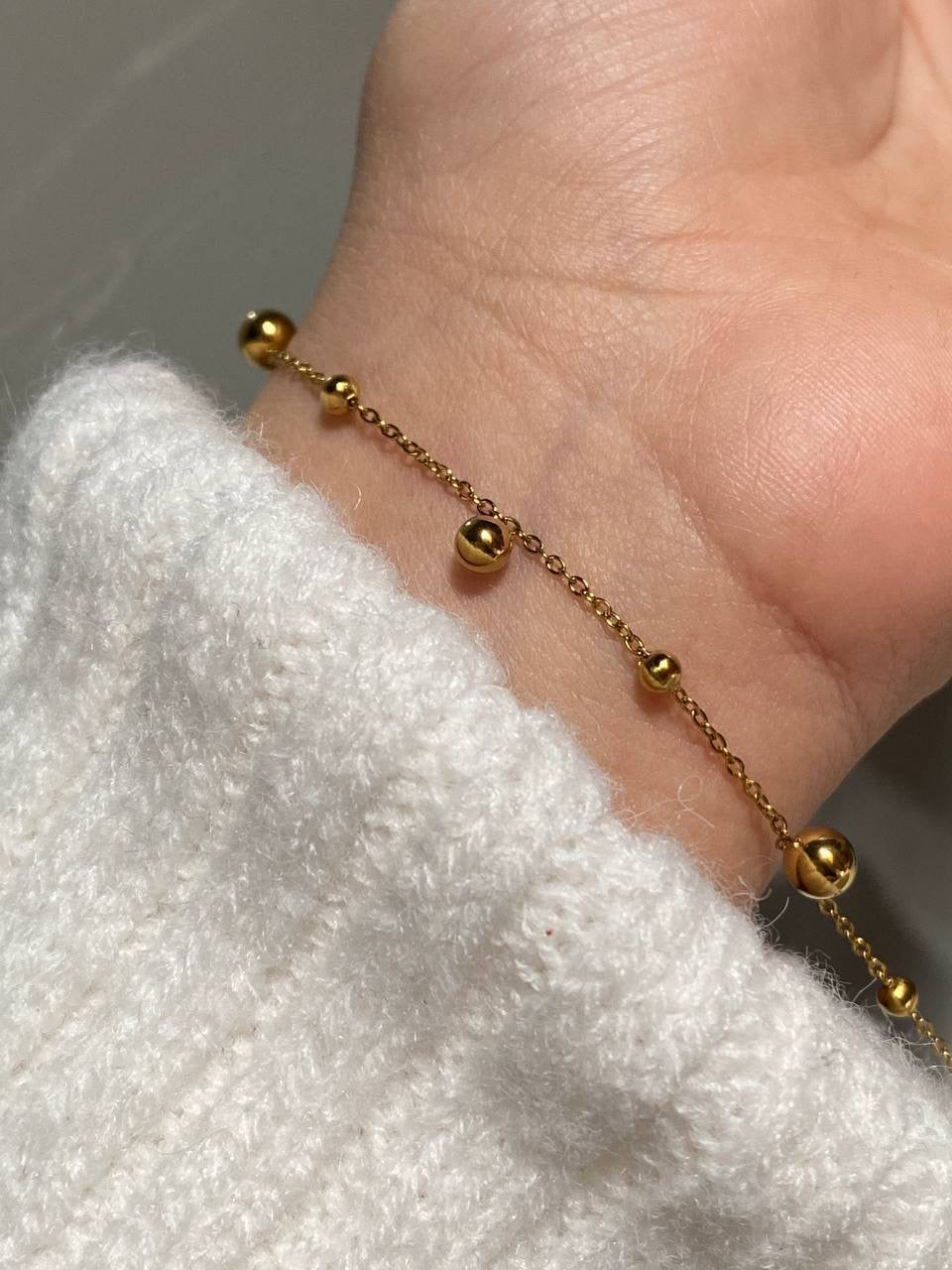 إسوارة "الكرات الذهبية" المتدلية | Dainty Golden Beads Bracelet