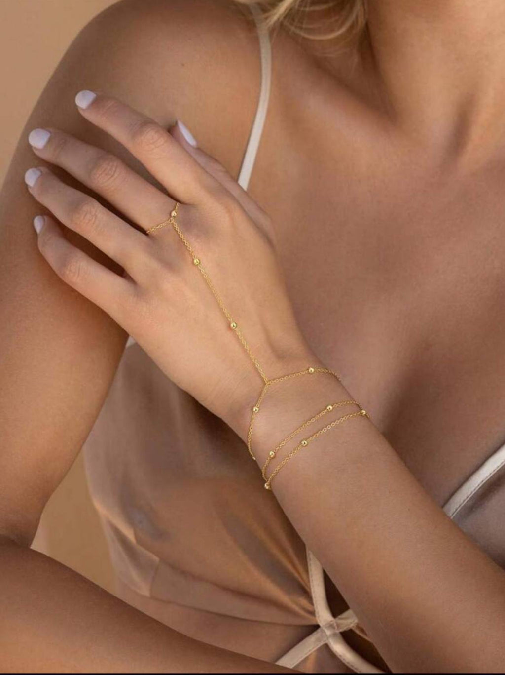سوار "حبات النور" المتصل بالخاتم | Golden Beads Hand Chain & Ring Set