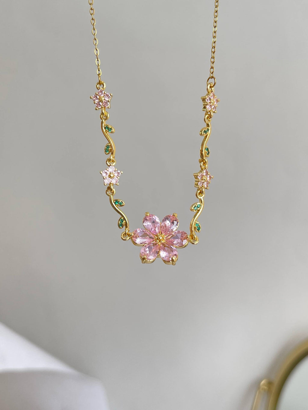 قلادة "زهرة الكرز" المتلألئة | Cherry Blossom Shimmer Necklace