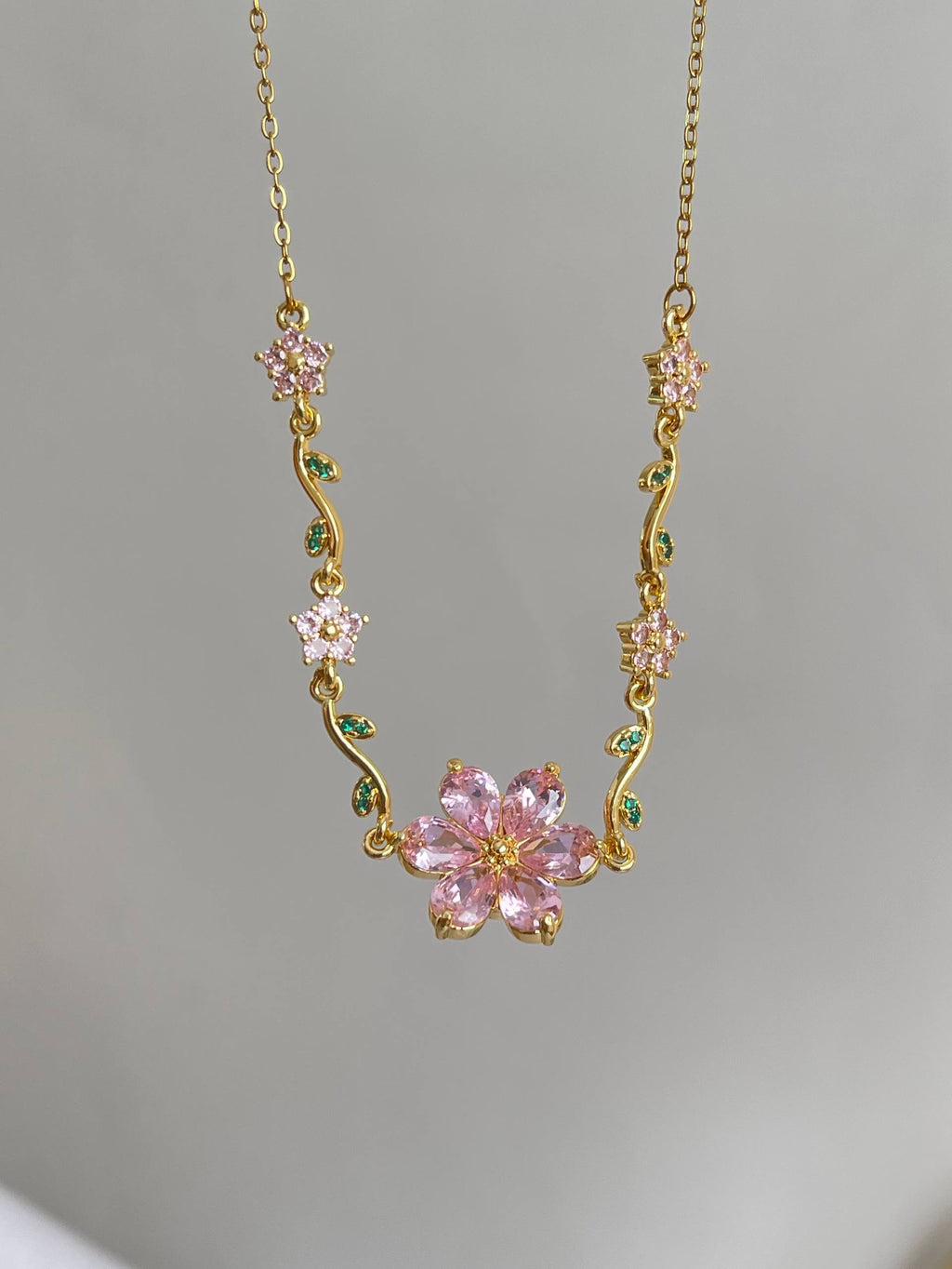 قلادة "زهرة الكرز" المتلألئة | Cherry Blossom Shimmer Necklace